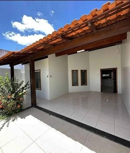 Casa com 2 Quartos e 2 banheiros à Venda, 125 m² por R$ 215.000