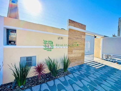 Casa com 2 Quartos e 2 banheiros à Venda, 90 m² por R$ 310.000