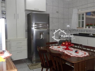 Casa com 3 Quartos e 1 banheiro à Venda, 130 m² por R$ 210.000