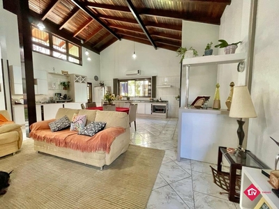 Casa à venda por R$ 959.000