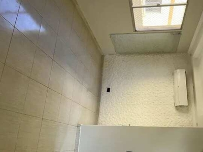 Apartamento Anual com 2 quartos em Asturias Guarujá SP