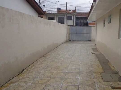 Casa para aluguel possui 50 metros quadrados com 2 quartos em Pineville - Pinhais - PR