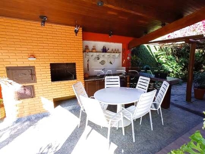 Linda casa com piscina e área gourmet no condomínio Pedra Verde, praia do Lázaro em Ubatub