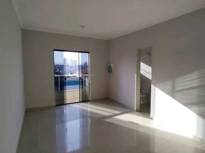 SALA COMERCIAL COM 30 MTS, BANHEIRO PRIVATIVO E SACADA. FINO ACABAMENTO NO PORCELANATO E E