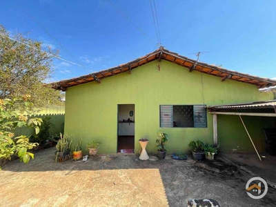 Casa com 3 quartos à venda no bairro Garavelo Residencial Park, 366m²