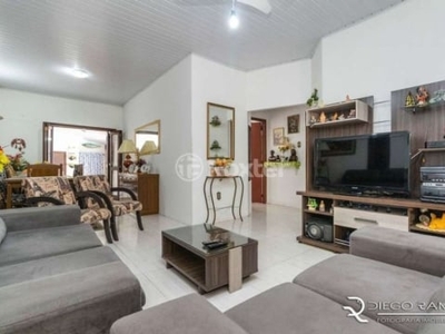 Casa com 3 quartos à venda na rua veríssimo rosa, 776, jardim botânico, porto alegre, 200 m2 por r$ 780.000