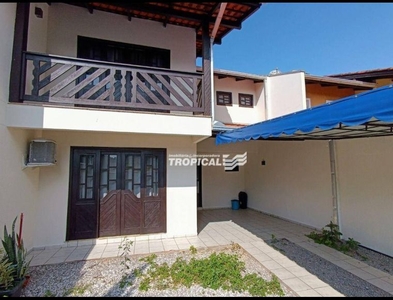 Casa no Bairro Água Verde em Blumenau com 3 Dormitórios (1 suíte) e 127 m²