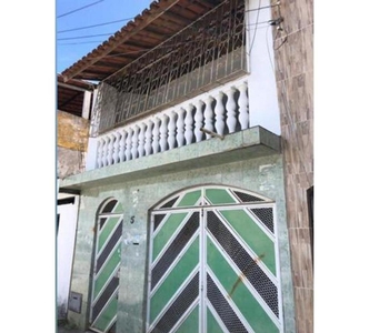 Vendo bela casa com 3 quartos em Periperi