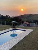 Chácara Pôr do Sol com piscina grande e uma vista privilegiada do vale !