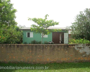Casa com 2 Dormitorio(s) localizado(a) no bairro Nazaré em Cidreira / RIO GRANDE DO SUL R