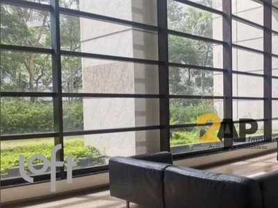 Apartamento à venda em Morumbi com 185 m², 3 quartos, 3 suítes, 3 vagas