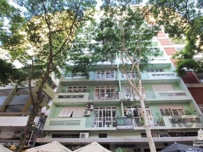 Apartamento com 2 dormitórios, 1 banheiro no bairro centro histórico