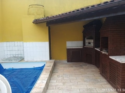 Casa 03 dormitorios, com piscina