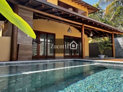 Imobiliária zucotti imóveis, vende casa 3 suítes com piscina centro arraial d'ajuda, bahia.