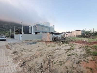 Lindo terreno plano com 360m² à venda na praia de ubatuba em são francisco do sul