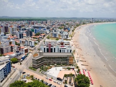 Pé na areia na praia do bessa