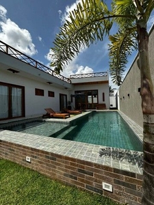 Casa para venda possui 175 metros quadrados com 3 suites em praia do Preá - Jeri.
