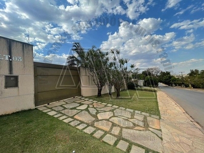 EXCELENTE CASA A VENDA PROXIMO AO TAGUAPARK COM 6 SUITES E LAZER COMPLETO!!!!