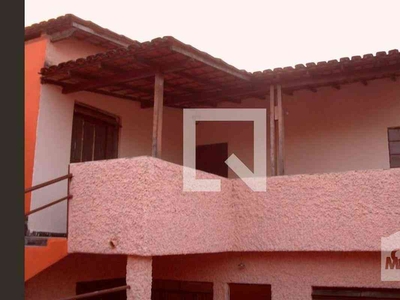 Casa com 4 quartos à venda no bairro Campo Alegre, 200m²