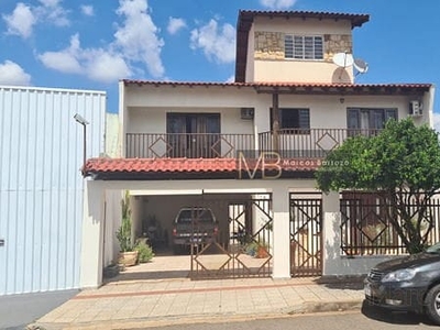 Casa em Bandeirantes, Londrina/PR de 300m² 4 quartos à venda por R$ 679.000,00