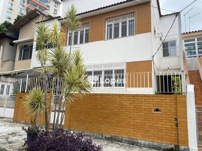 Casa em Santa Rosa, Niterói/RJ de 210m² 4 quartos à venda por R$ 1.099.000,00