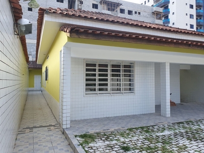 Casa em Vila Guilhermina, Praia Grande/SP de 135m² 3 quartos para locação R$ 4.000,00/mes