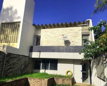 1486- Linda e ampla casa duplex com piscina em Candeias