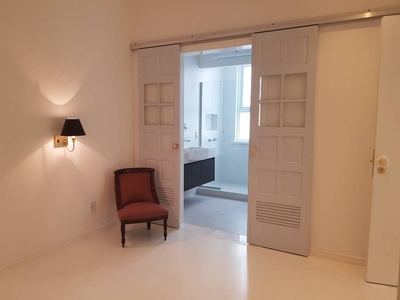 Apartamento com 3 Quartos e 3 banheiros à Venda, 155 m² por R$ 1.280.000