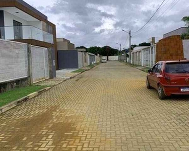 Casa com 3 quartos à venda, 240 m² por R$ 735.000