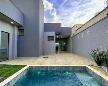 Casa com piscina e quintal