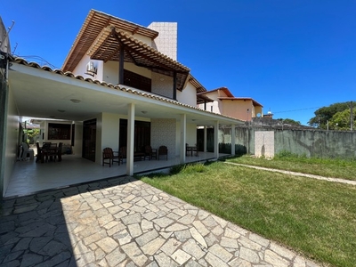 Casa para aluguel possui 200 metros quadrados com 5 quartos em Feitosa - Maceió - AL