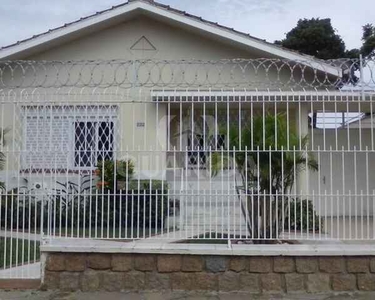 Casa para comprar no bairro Cristal - Porto Alegre com 3 quartos