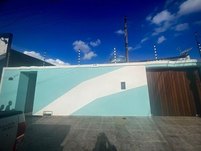 Casa para Locação em Arapiraca, Capiatã, 4 dormitórios, 1 suíte, 2 banheiros, 2 vagas