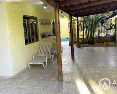 Casa sobrado com 4 quartos - Bairro Jardim América em Goiânia