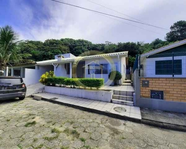 Casa térrea a poucos metros do mar dos Ingleses, Florianópolis SC
