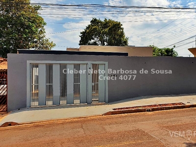 Casa Térrea com 3 Quartos à Venda por R$ 450.000