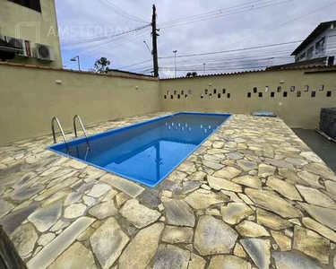 CASA TERREA COM QUINTAL E PISCINA COM 2 DORMITÓRIOS EM ÁREA NOBRE DA CIDADE DE BERTIOGA