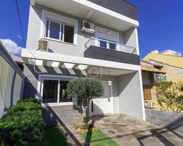 ![CDATA[Casa para Venda - 150m², 3 dormitórios, sendo 1 suites, 2 vagas - Lagos De Nova I