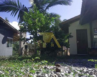 Terreno de 450m² com Duas Casas, no bairro Ressacada, em Garopaba