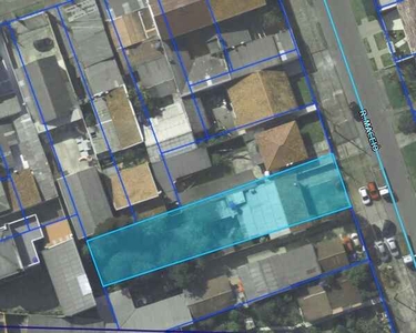 Terreno ZR3 à venda no bairro Cajuru, com 732 m² e dimensão de 12 x 61