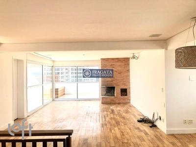 Apartamento à venda em Alto de Pinheiros com 241 m², 3 quartos, 1 suíte, 2 vagas