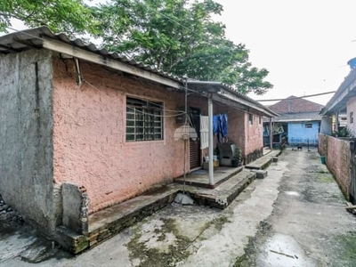 Casa com 1 quarto para alugar na rua dante melara, 1542, cajuru, curitiba, 28 m2 por r$ 600