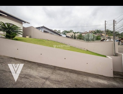 Casa no Bairro Valparaiso em Blumenau com 3 Dormitórios (1 suíte) e 153 m²