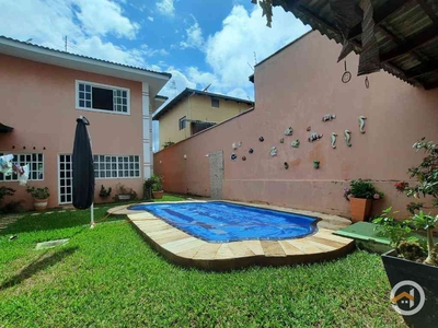 Casa com 3 quartos à venda no bairro Vila Rosa, 292m²