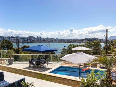 Casa com 4 quartos à venda no bairro Praia da Costa, 700m²