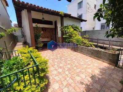 Casa com 6 quartos à venda no bairro Cruzeiro, 311m²