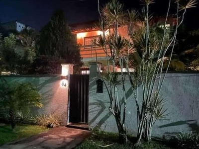 Casa em condomínio fechado com 3 quartos à venda na estrada francisco da cruz nunes, itaipu, niterói por r$ 871.500