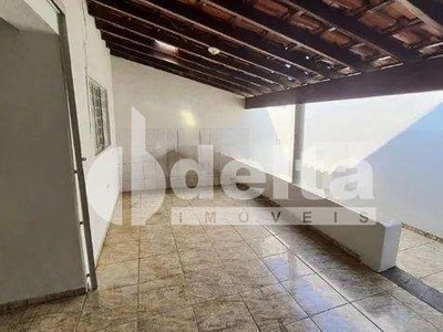 Casa para aluguel, 2 quartos, 1 suíte, 4 vagas, marta helena - uberlândia/mg