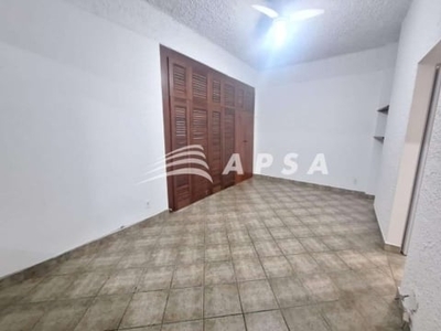 Conjugadão de 46m², frente, vista livre, claro, sol da manhã, quadra da praia e entre duas estações