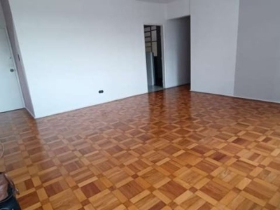 Espaçoso apartamento no coração de sorocaba: 50m² de sala, 2 dormitórios amplos e vista para a praça central - próximo a comércios e serviços